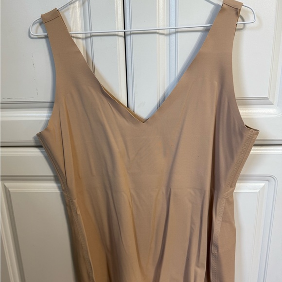 Honeylove Beige V-Neck Top - Picture 4 of 5